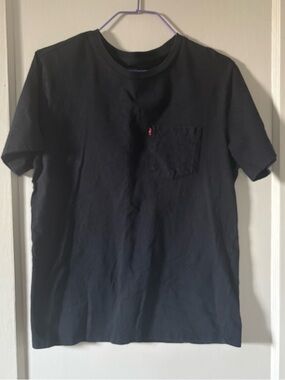 Levi’s Men’s Black Pocket Tee